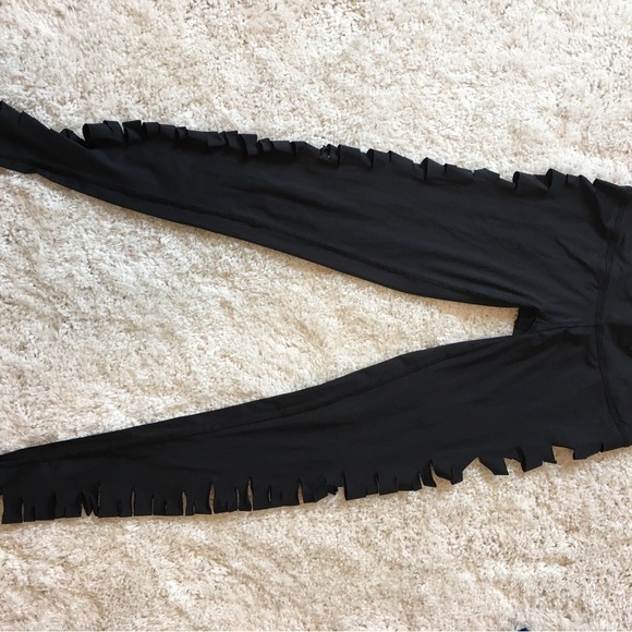 Black Cutout Teeki Yoga Pants Small - NWOT - Picture 6 of 7